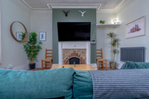 Iconic Mural Serviced Apartment: Luxury 1-Bed